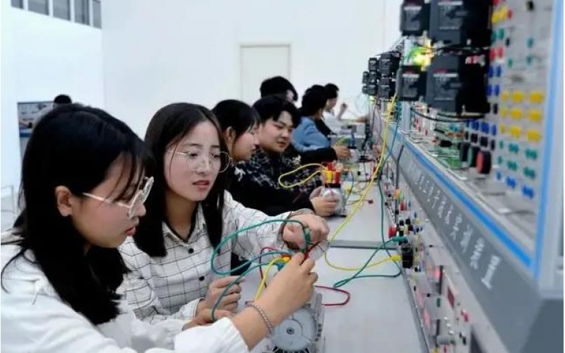 新職教法：明確不得設(shè)置就業(yè)門(mén)檻 職教與普教融通