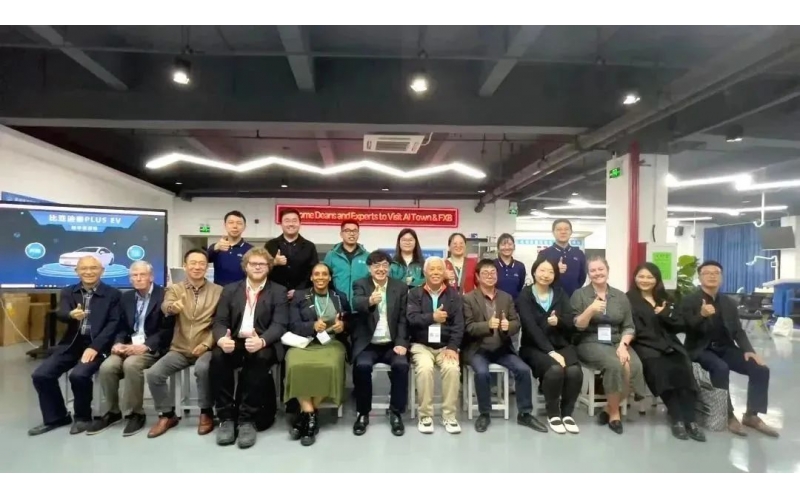 南科大工學(xué)院院長徐政和院士攜國內(nèi)外專家一行蒞臨風(fēng)向標(biāo)